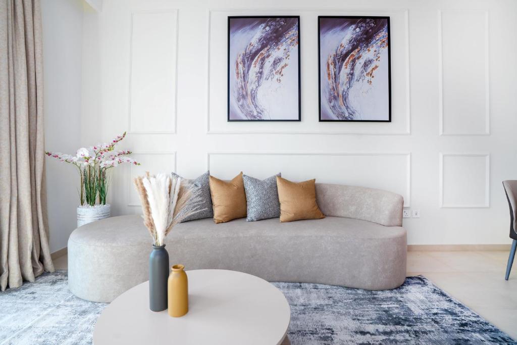 Burj Khalifa View - 2BR - Access to Dubai Mall - CityApartmentStay