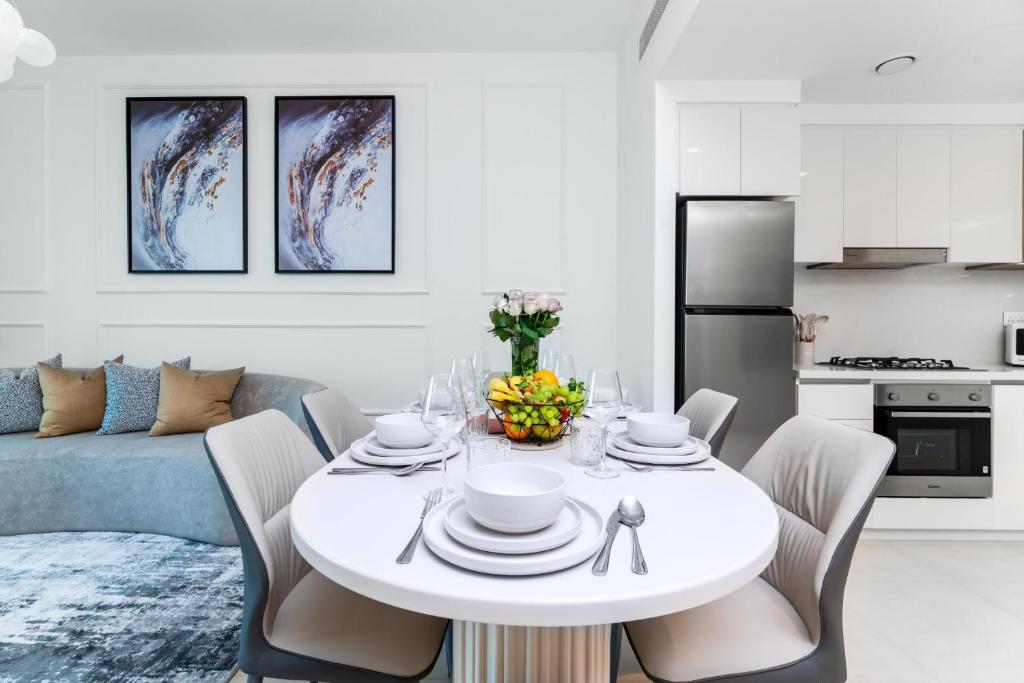 Burj Khalifa View - 2BR - Access to Dubai Mall - CityApartmentStay