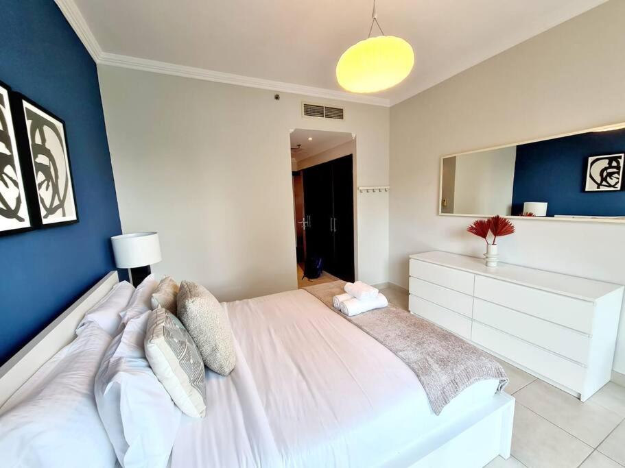 1 bed apt-fabulous marina view