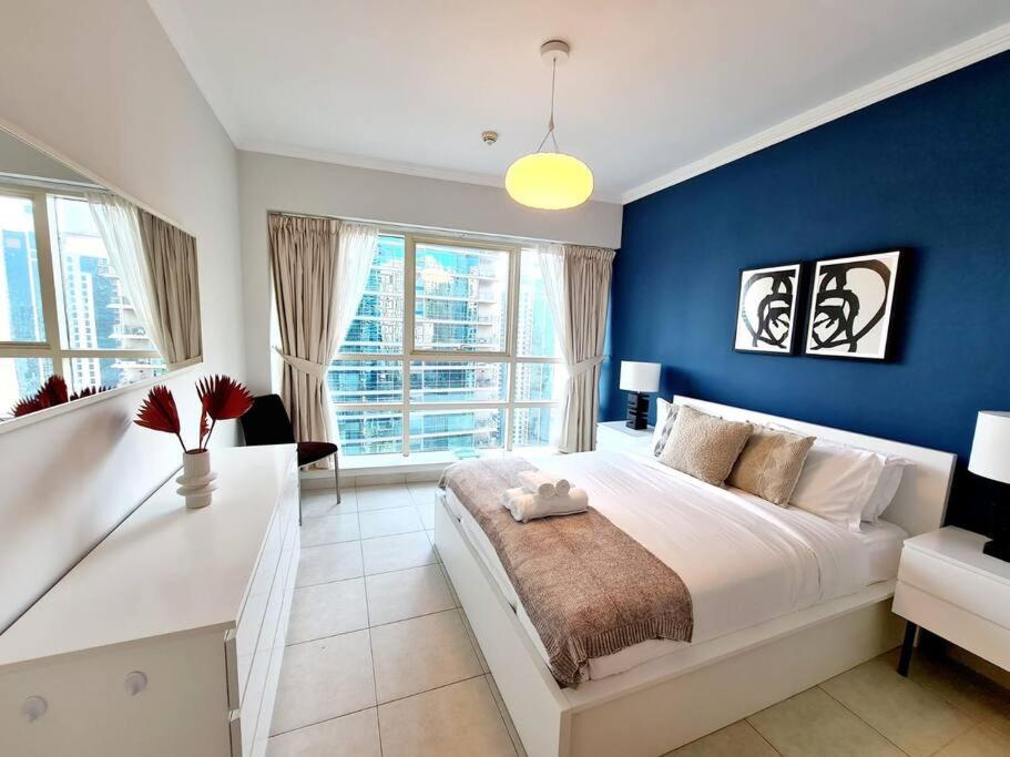 1 bed apt-fabulous marina view