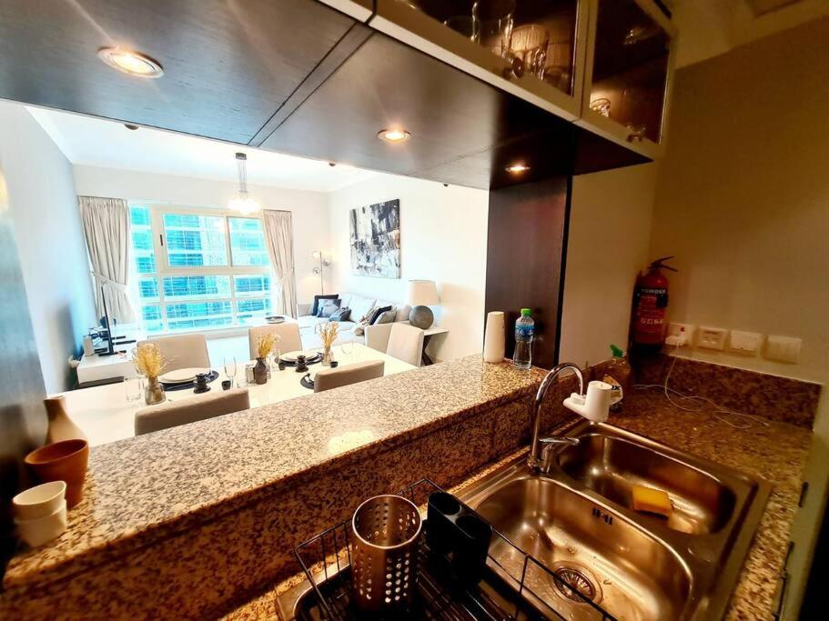 1 bed apt-fabulous marina view