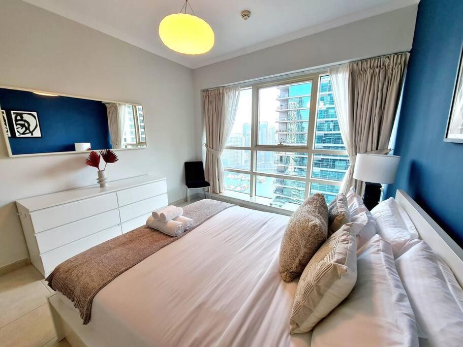 1 bed apt-fabulous marina view