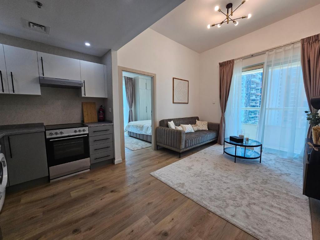 Cozy 1 BR - Dubai Marina - 5 Min to Beach and Metro