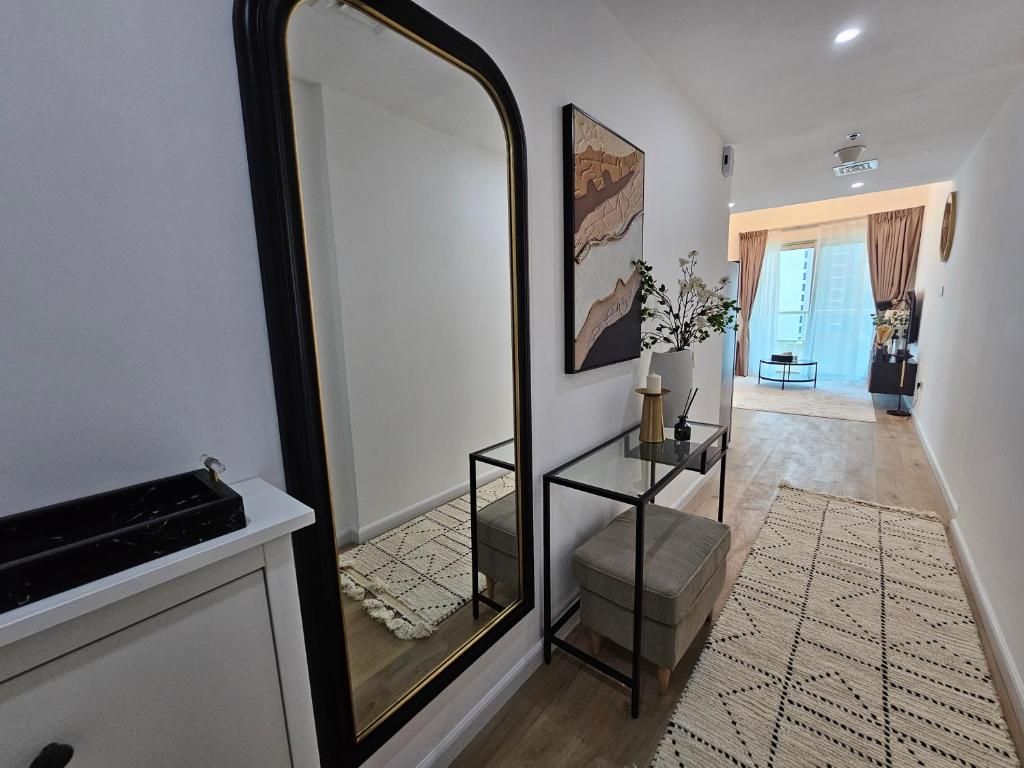 Cozy 1 BR - Dubai Marina - 5 Min to Beach and Metro