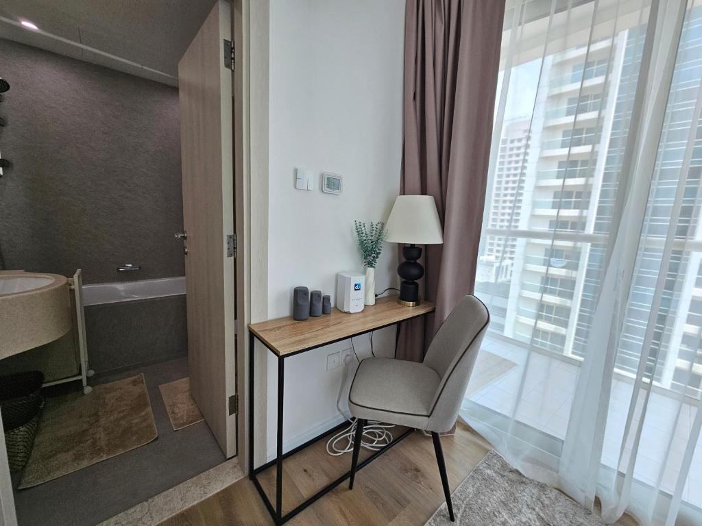 Cozy 1 BR - Dubai Marina - 5 Min to Beach and Metro