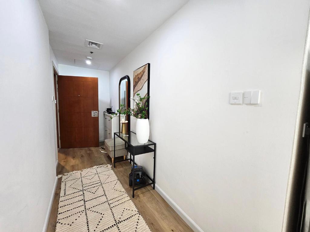 Cozy 1 BR - Dubai Marina - 5 Min to Beach and Metro