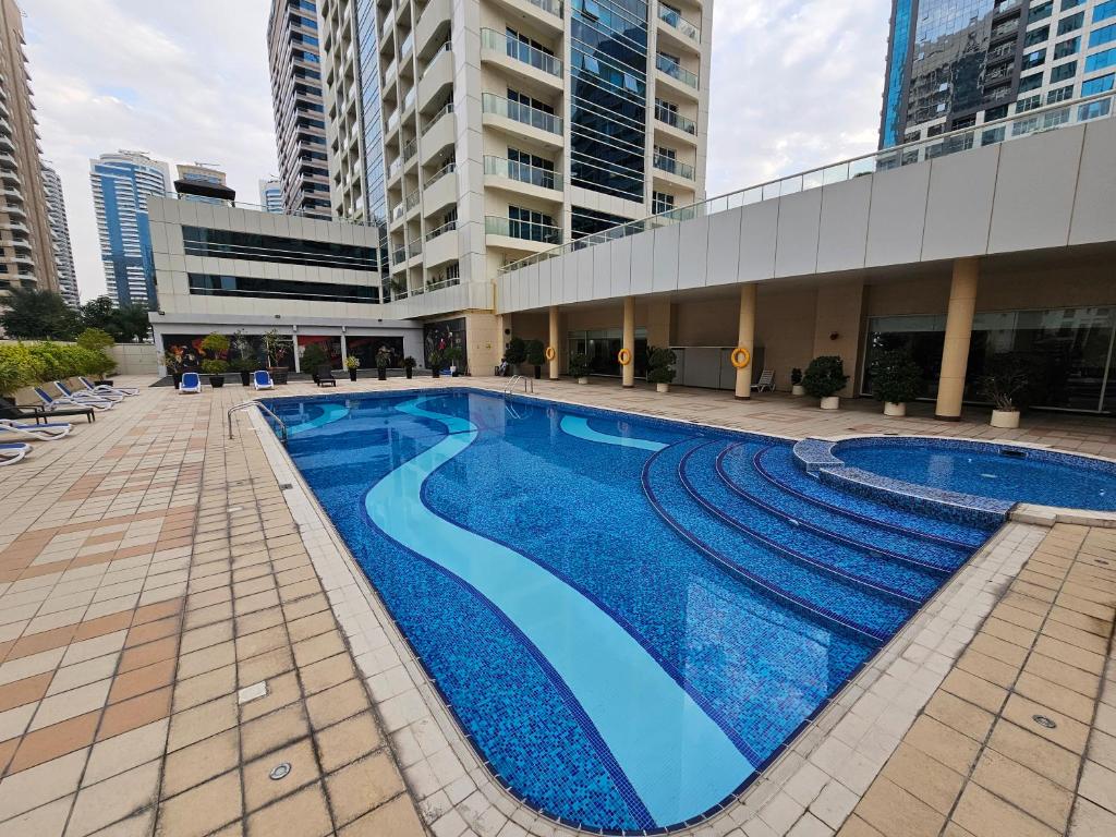 Cozy 1 BR - Dubai Marina - 5 Min to Beach and Metro