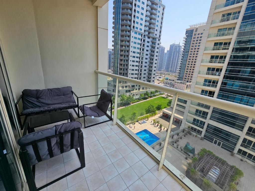 Cozy 1 BR - Dubai Marina - 5 Min to Beach and Metro