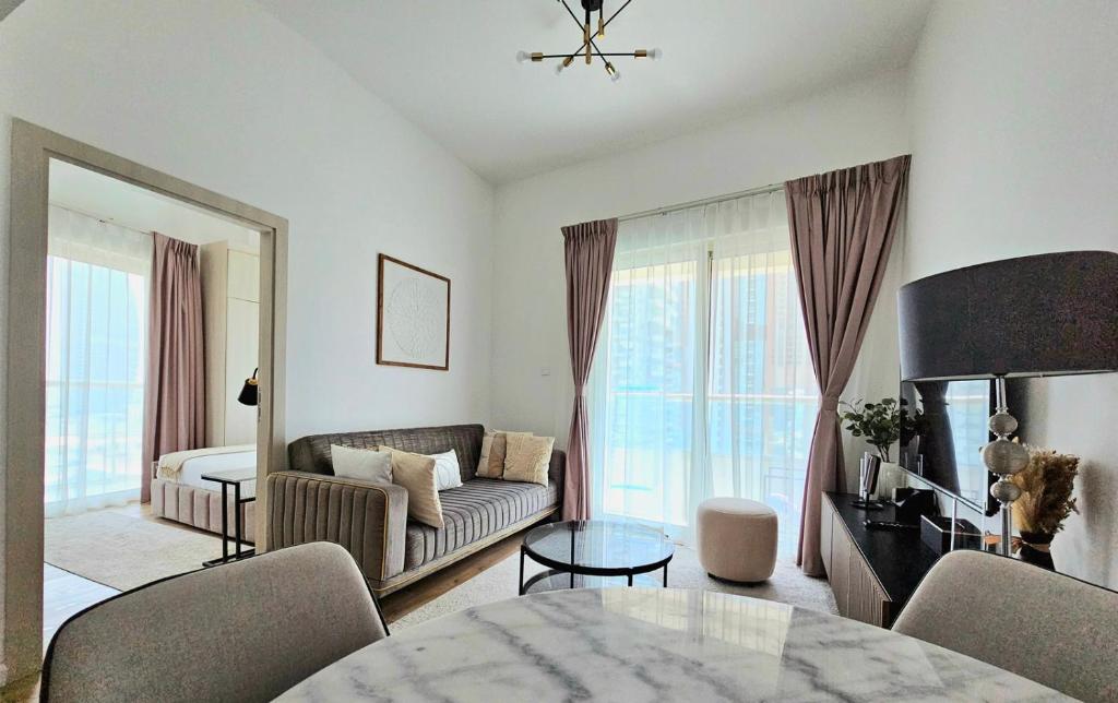 Cozy 1 BR - Dubai Marina - 5 Min to Beach and Metro