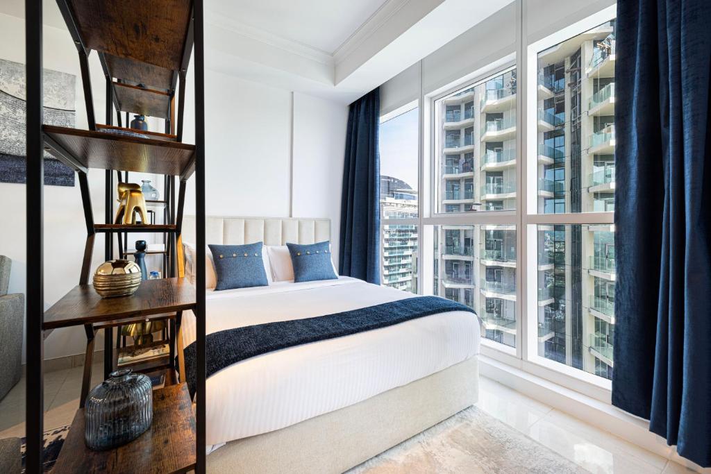 Luxurious Studio with Canal View in Business Bay