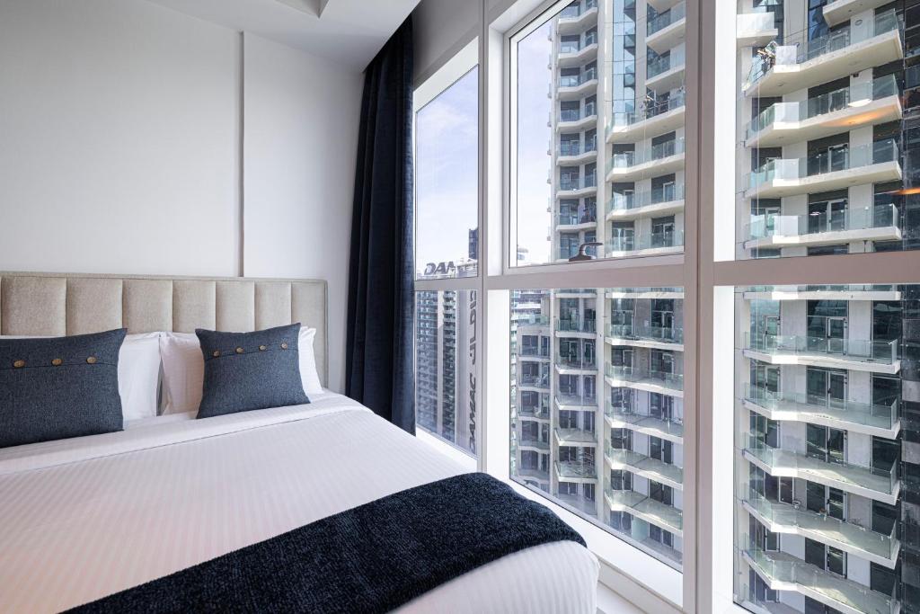 Luxurious Studio with Canal View in Business Bay