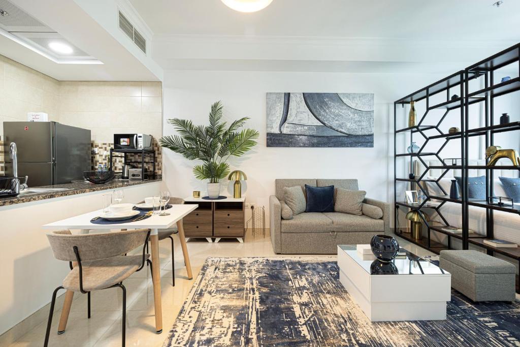 Luxurious Studio with Canal View in Business Bay