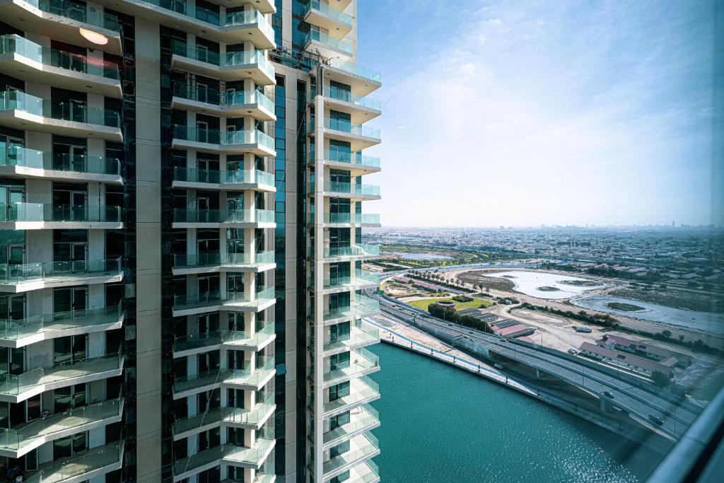 Luxurious Studio with Canal View in Business Bay