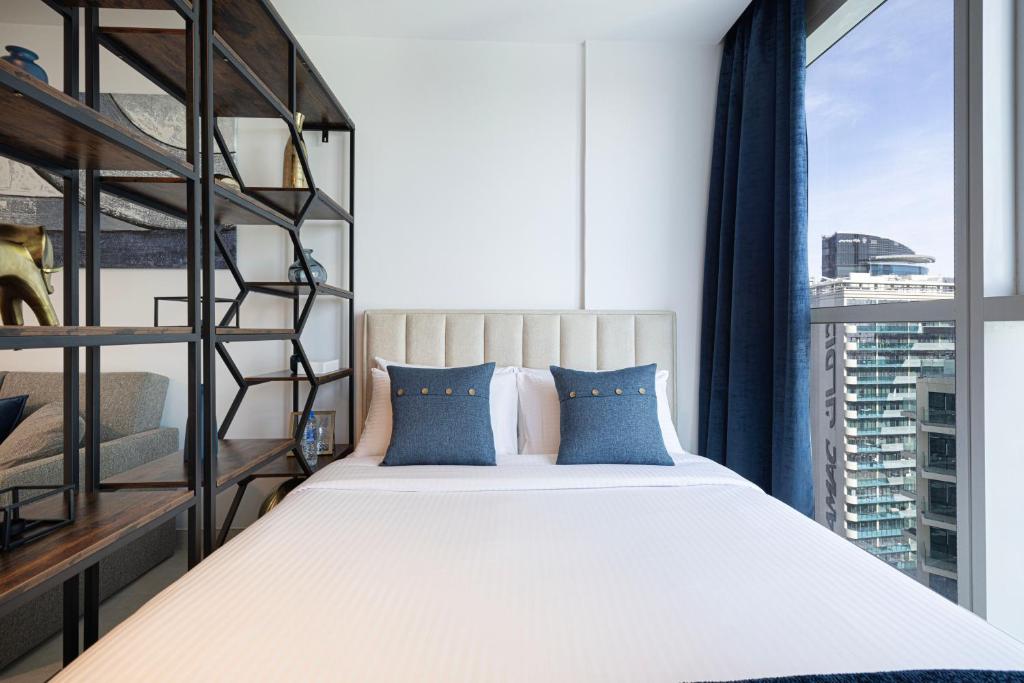 Luxurious Studio with Canal View in Business Bay