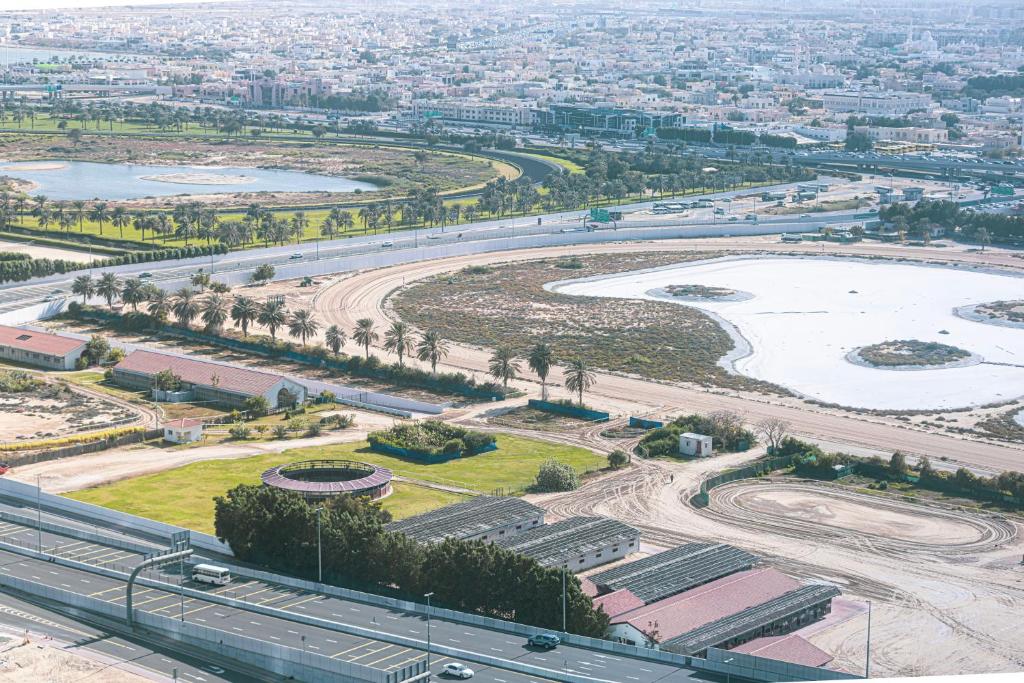 Luxurious Studio with Canal View in Business Bay