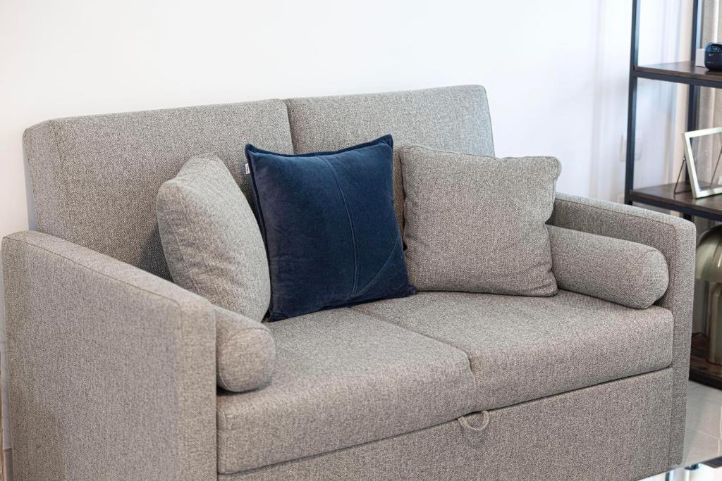 Luxurious Studio with Canal View in Business Bay