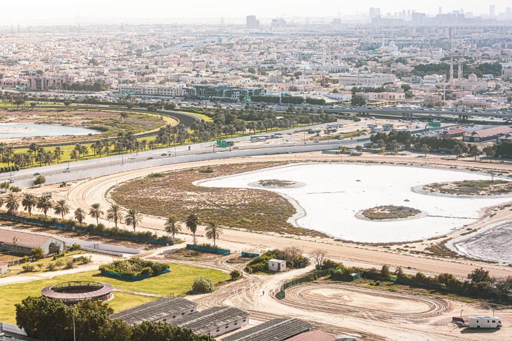 Luxurious Studio with Canal View in Business Bay