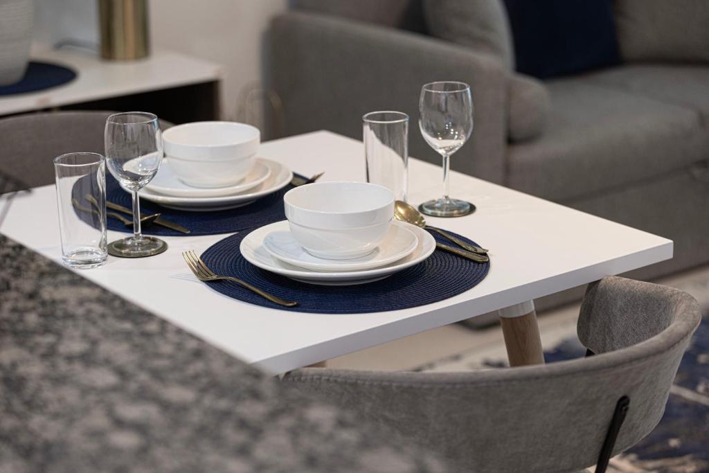 Luxurious Studio with Canal View in Business Bay