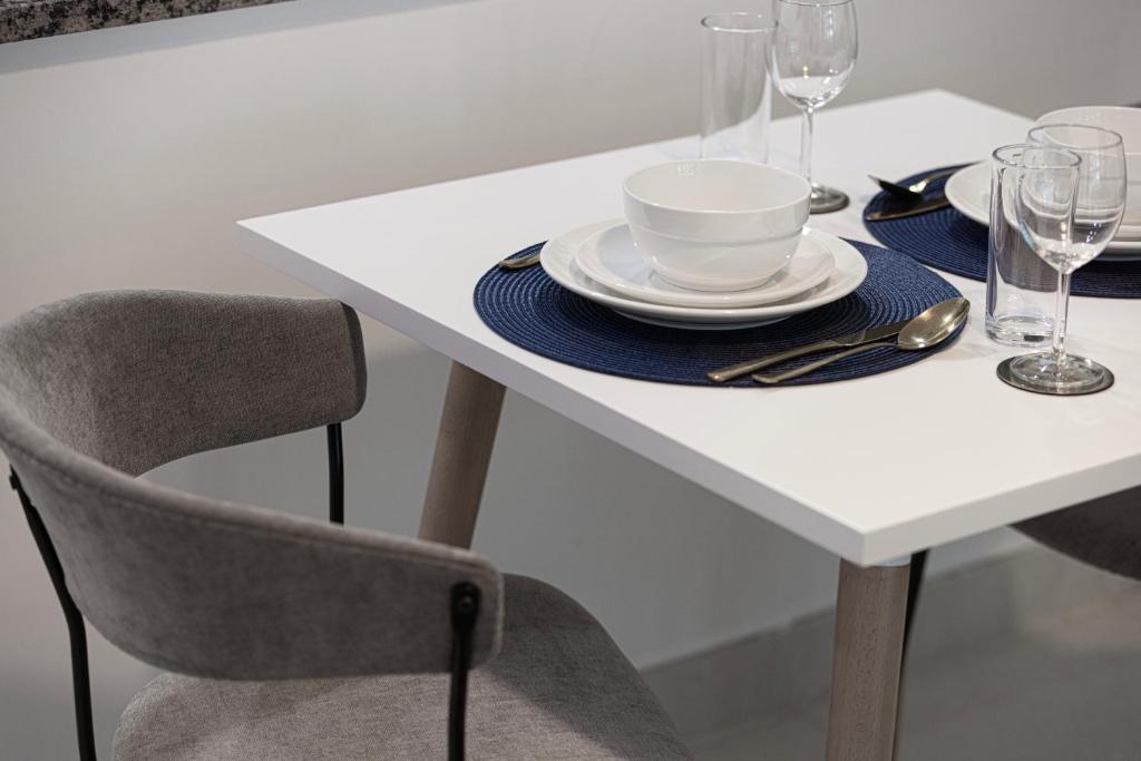 Luxurious Studio with Canal View in Business Bay