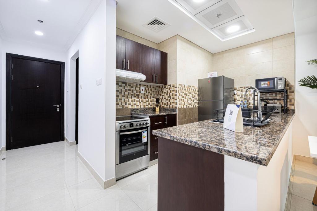 Luxurious Studio with Canal View in Business Bay