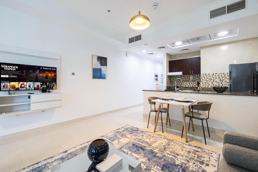 Luxurious Studio with Canal View in Business Bay