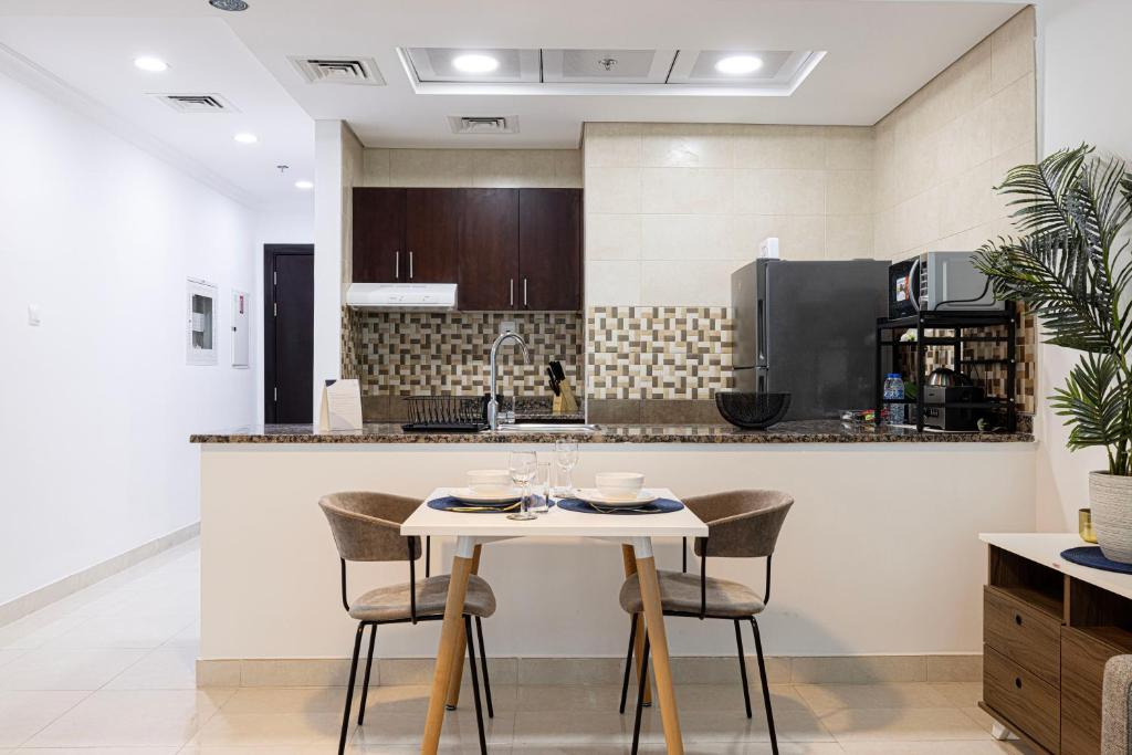 Luxurious Studio with Canal View in Business Bay