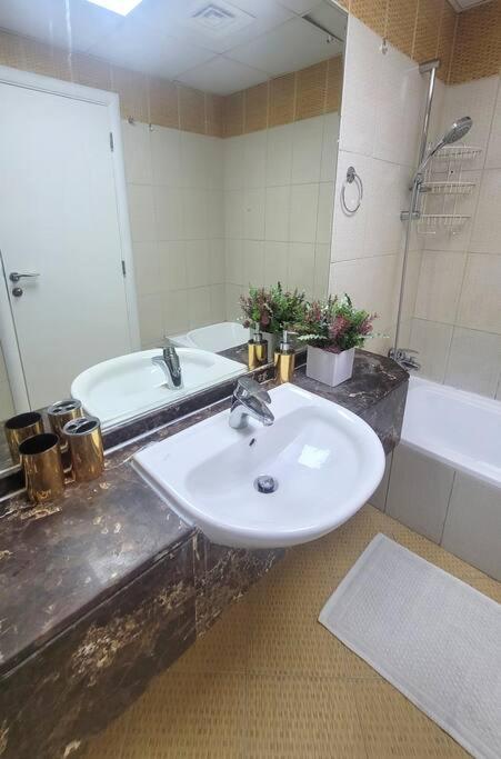 Full Marina View 2BR Luxury Apartment