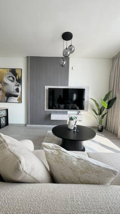 Amazing Modern Spacious Studio at Sky Gardens DIFC