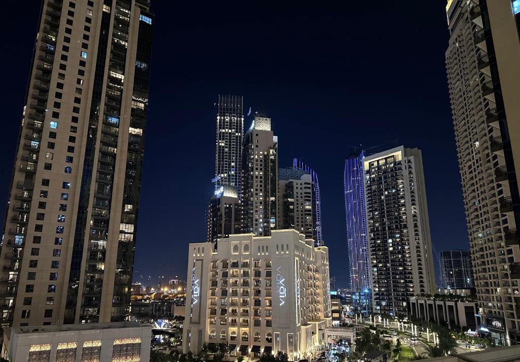 Creek Harbour retreat: Luxurious 2-BR apartment