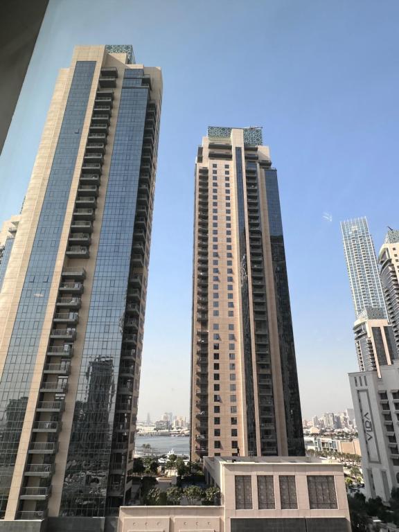 Creek Harbour retreat: Luxurious 2-BR apartment