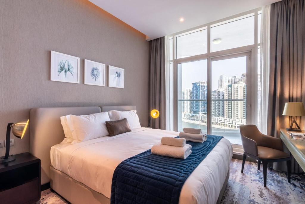 GuestReady Holiday Homes - Living in Taupe