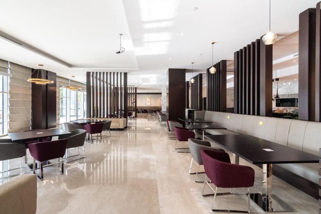 GuestReady Holiday Homes - Living in Taupe