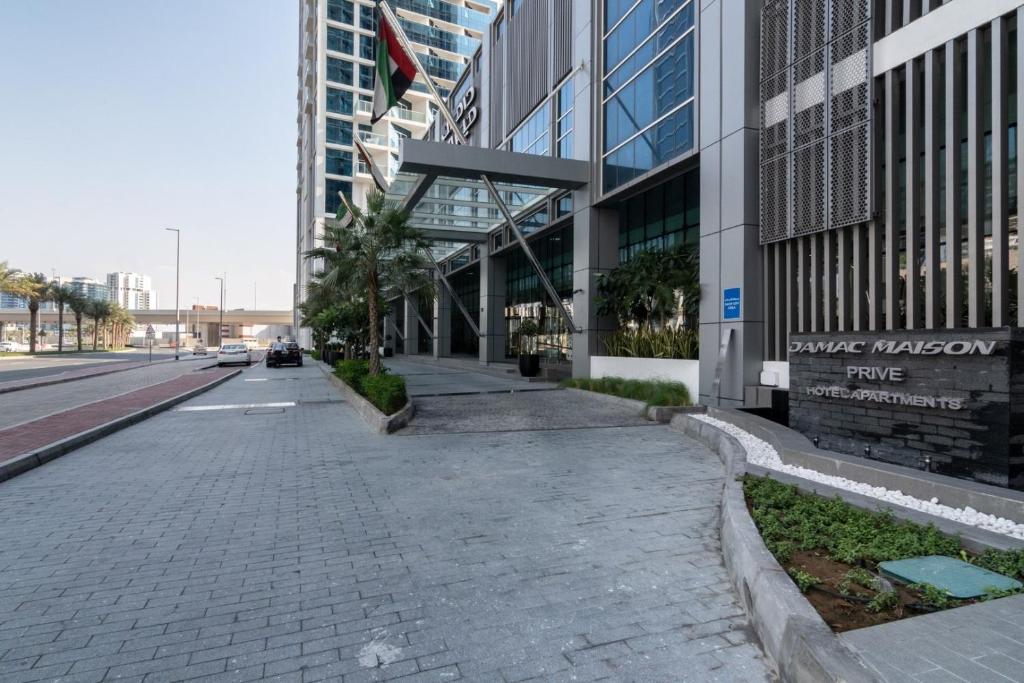 GuestReady Holiday Homes - Living in Taupe