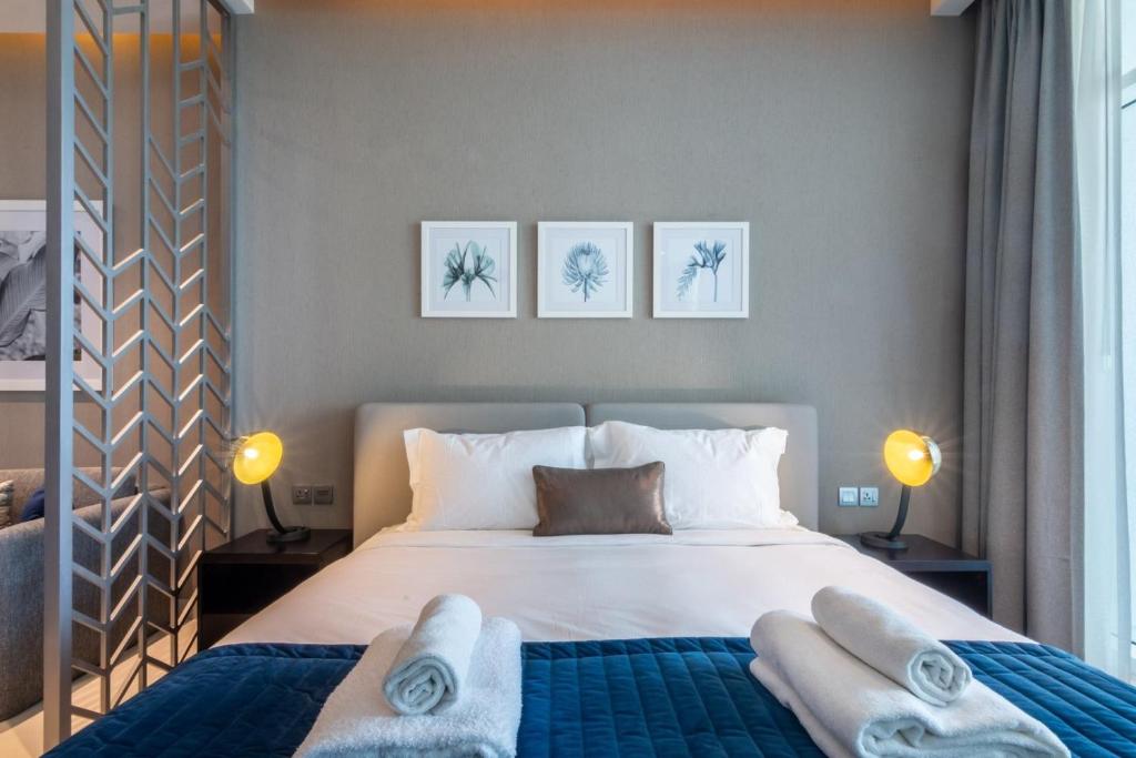 GuestReady Holiday Homes - Living in Taupe