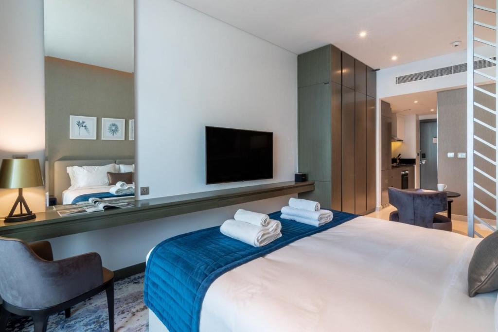 GuestReady Holiday Homes - Living in Taupe