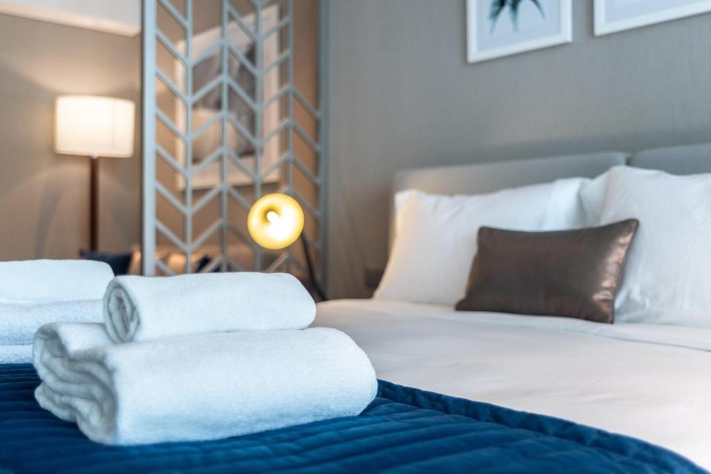 GuestReady Holiday Homes - Living in Taupe