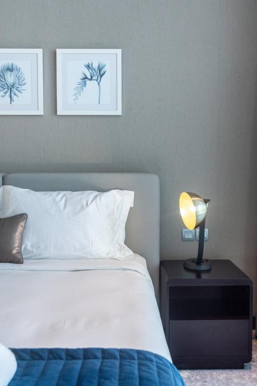 GuestReady Holiday Homes - Living in Taupe