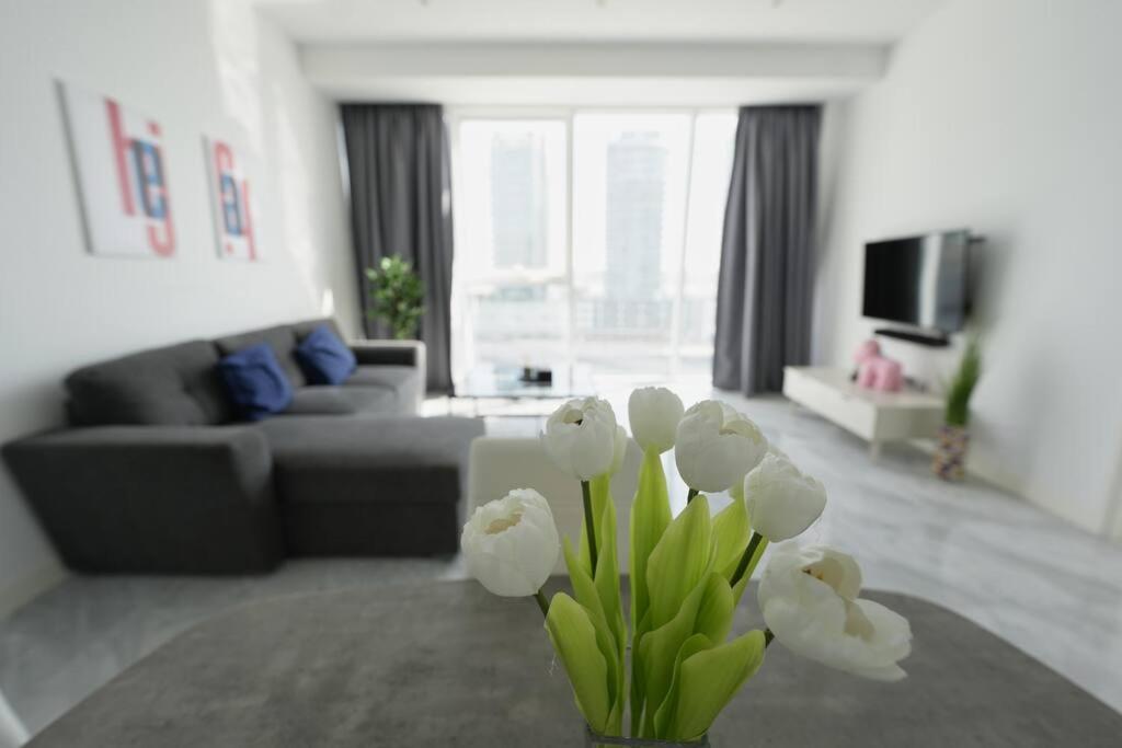 هتل وان بی آر آپارتمان ویت کانال ساید ویو این داون تاون - 1BR Apartment with Canalside View in Downtown