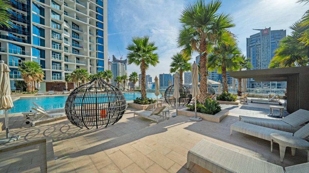 Deluxe Studio Business Bay - Canal View - Gym & Pool