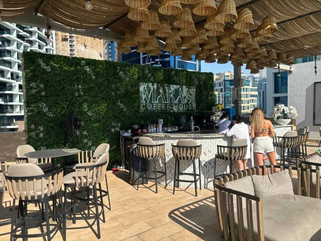 Deluxe Studio Business Bay - Canal View - Gym & Pool