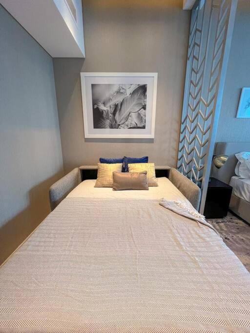 Deluxe Studio Business Bay - Canal View - Gym & Pool