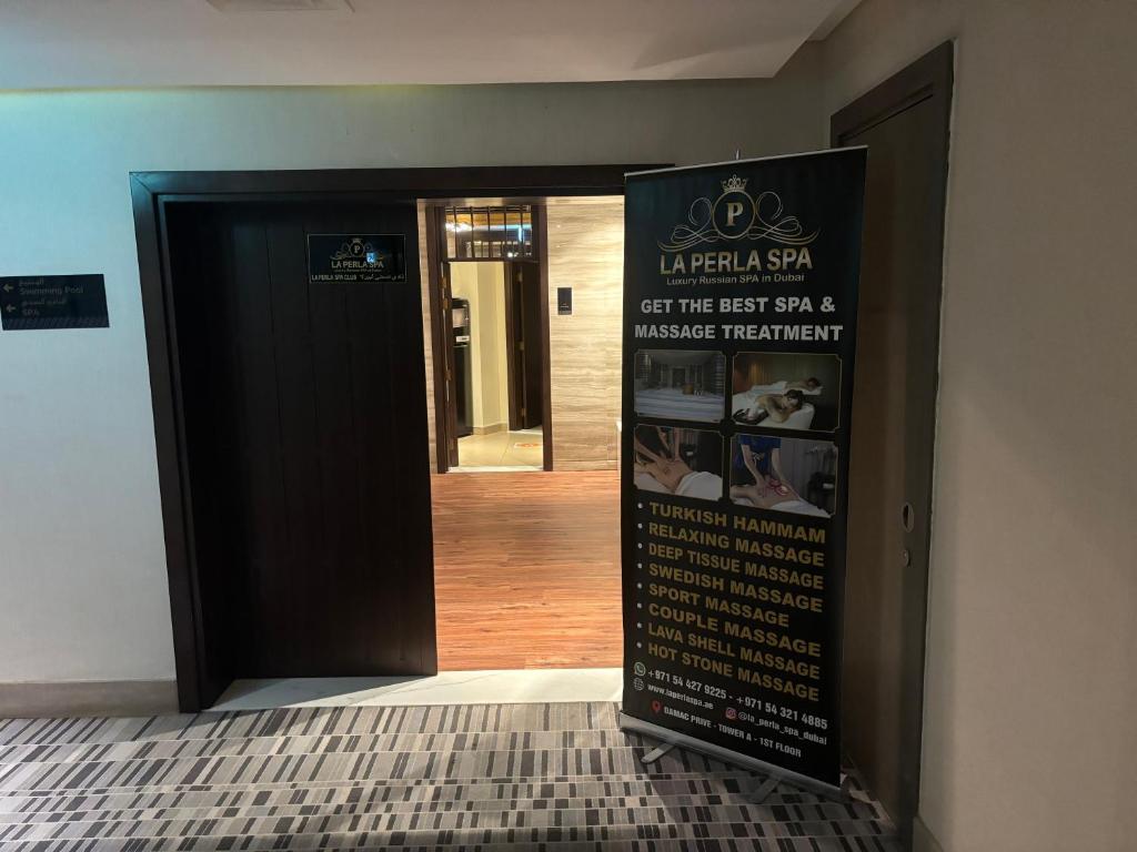 Deluxe Studio Business Bay - Canal View - Gym & Pool