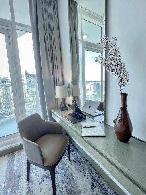 Deluxe Studio Business Bay - Canal View - Gym & Pool