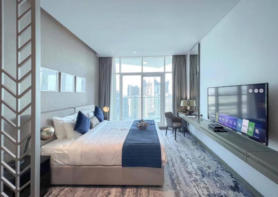 Deluxe Studio Business Bay - Canal View - Gym & Pool