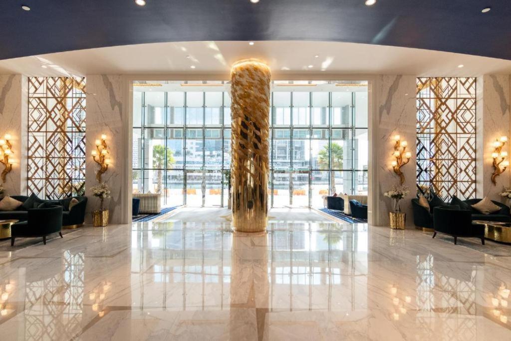 Deluxe Studio Business Bay - Canal View - Gym & Pool