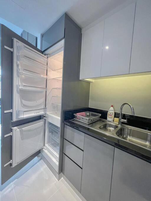 Deluxe Studio Business Bay - Canal View - Gym & Pool