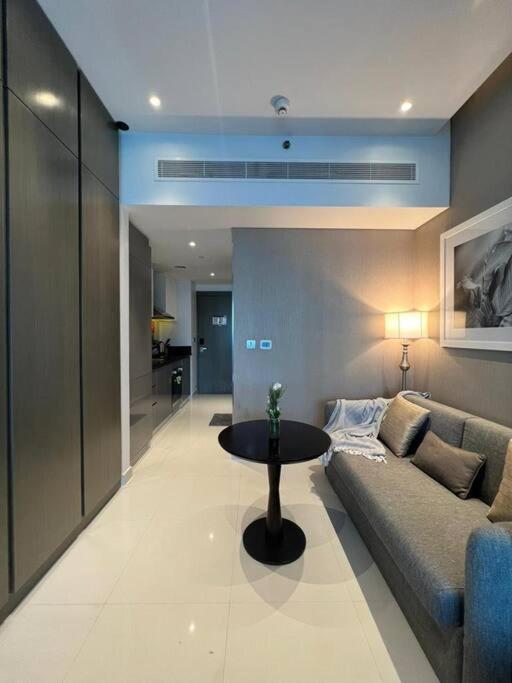 Deluxe Studio Business Bay - Canal View - Gym & Pool