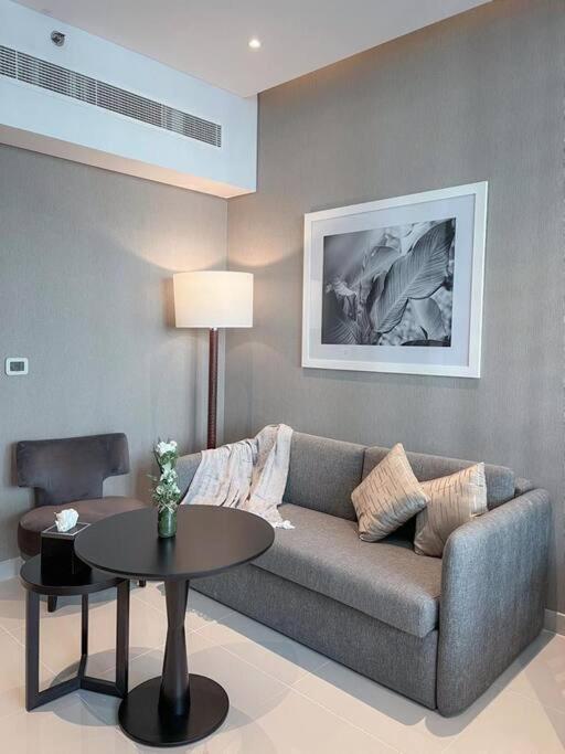 Deluxe Studio Business Bay - Canal View - Gym & Pool