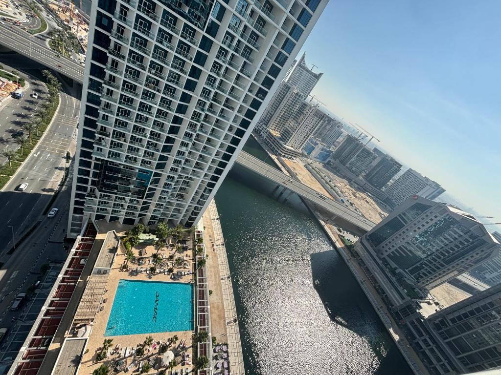 Deluxe Studio Business Bay - Canal View - Gym & Pool