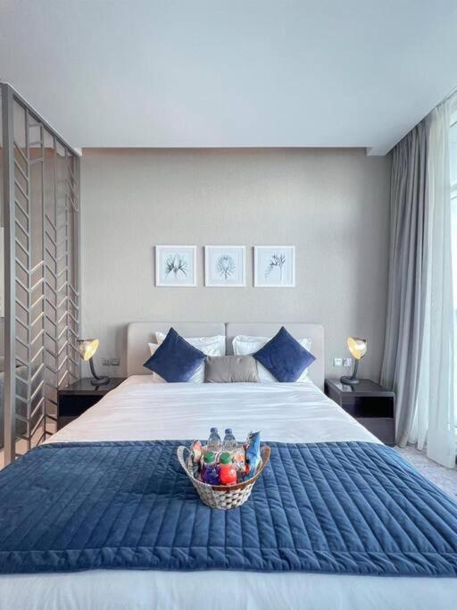 Deluxe Studio Business Bay - Canal View - Gym & Pool